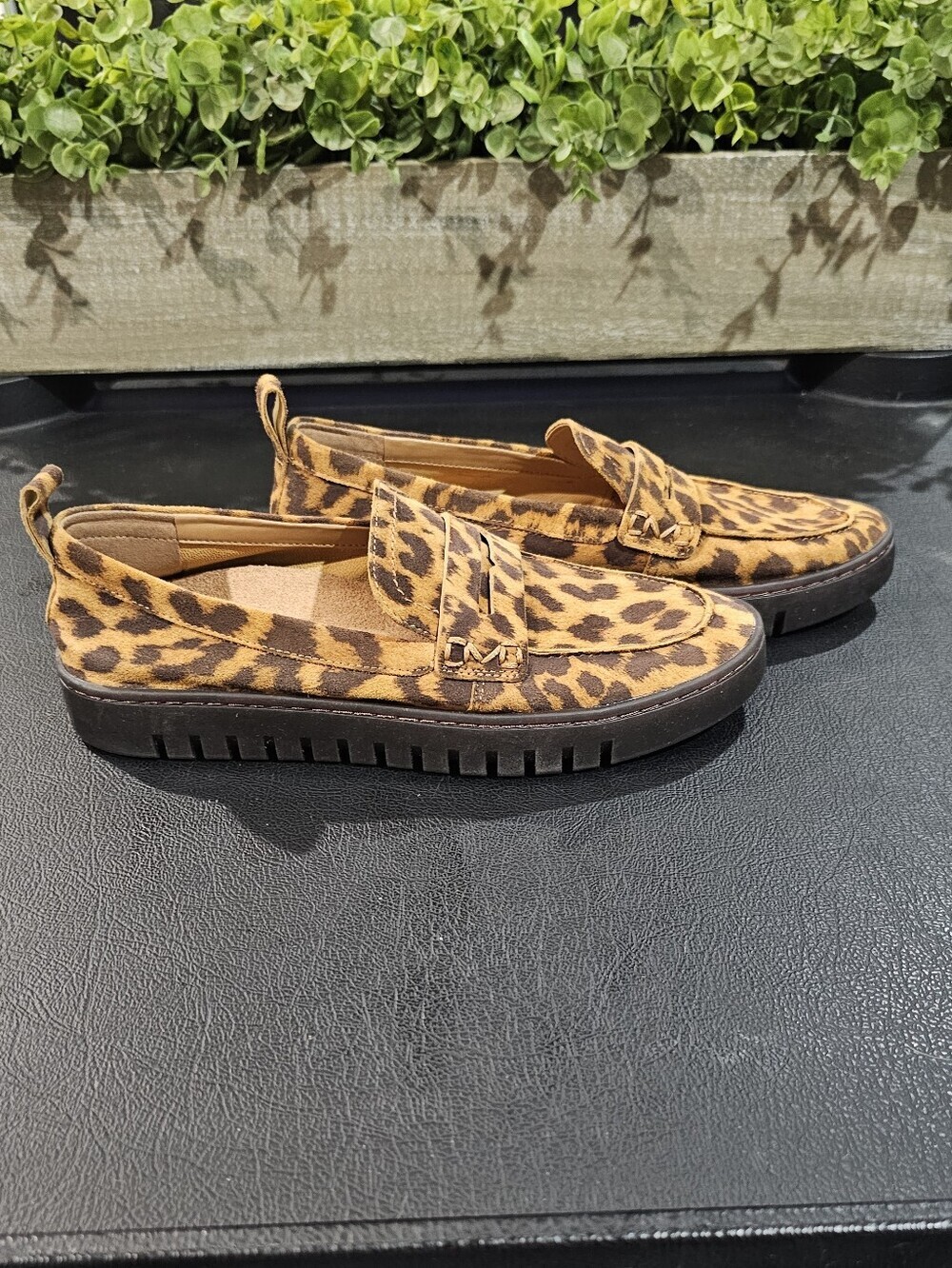 Vionic Leopard Print Loafers/Sneakers Tan & Brown Suede Women's Sz 7 NWOB - Picture 3 of 6